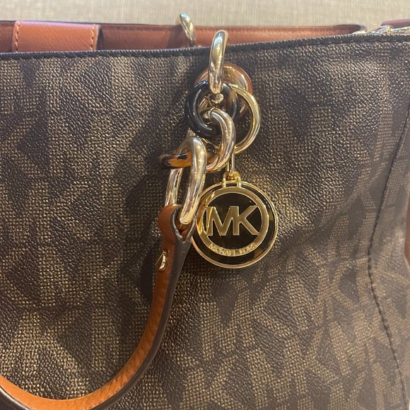 Michael Kors Purse (Never used) - Picture 4 of 4